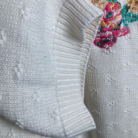 Liz Baker Creamy White Short Sleeve Sweater Floral Embroidery Sz 2X Valentines - Picture 7 of 11